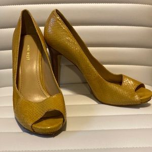 Nine West Mustard Yellow Snakeskin Peep Toe Heels